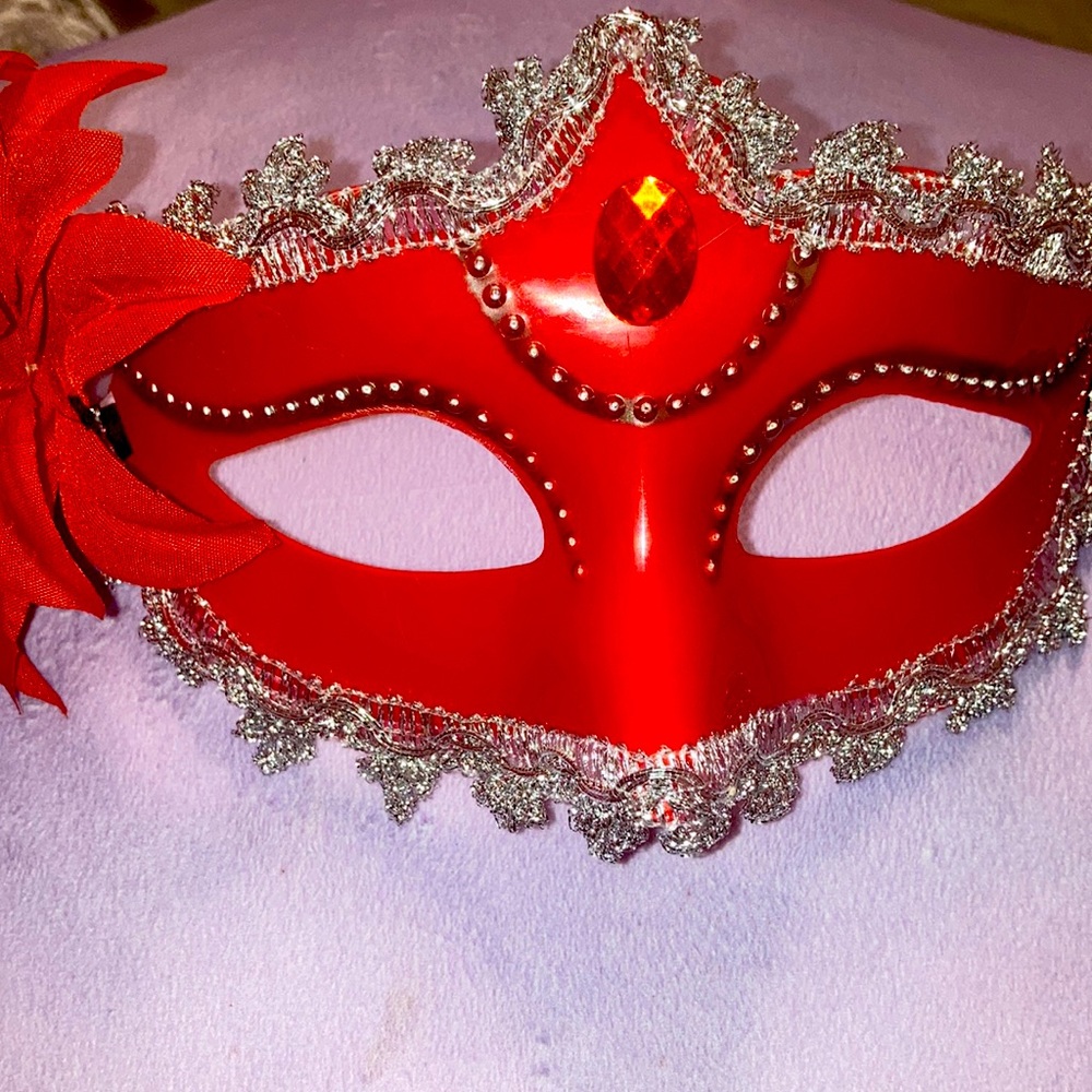red mask